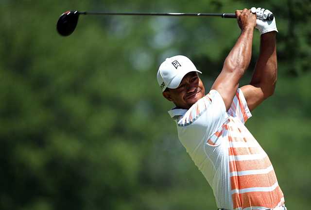 Tiger Woods chơi có phần khởi sắc hơn ở vòng 1. Ảnh: Andrew Redington/Getty Images
