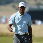 Tiger Woods ghi điểm par tại vòng 2 The Open 2013. Ảnh: Andy Lyons/Getty Images