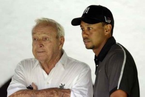 Arnold Palmer và Tiger Woods. Hình chụp: John David Mercer-USA TODAY Spor
